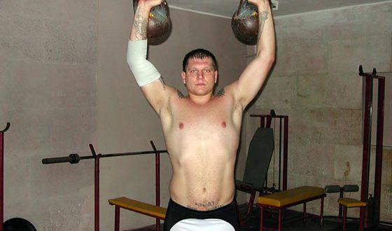 Александр Емельяненко - его рост составляет 192 сантиметра