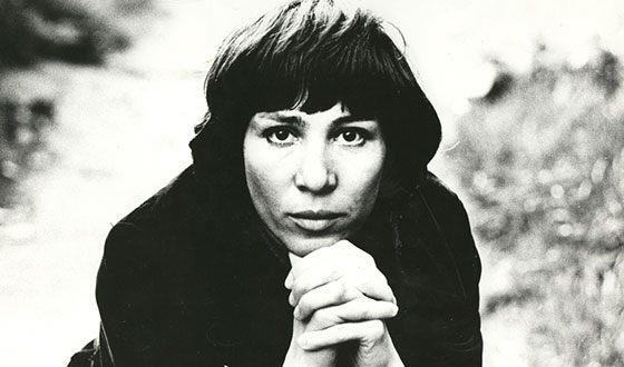 Елена Камбурова родилась 11 июля  1940 года
